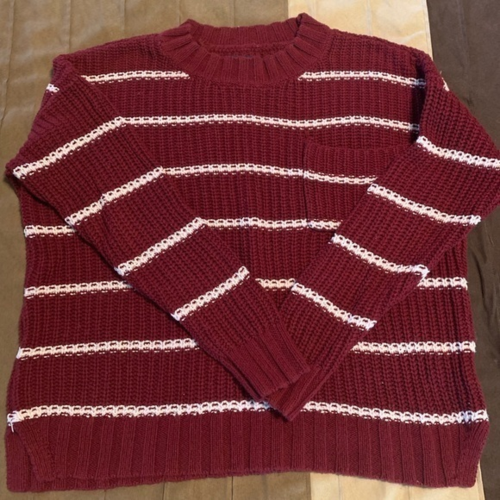 American Eagle sweater‎